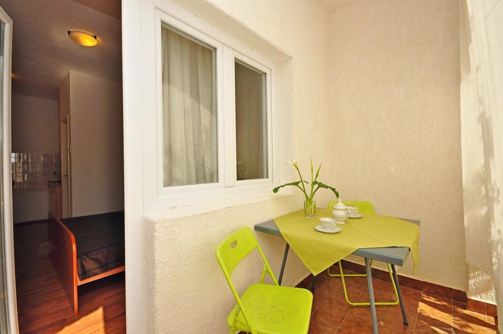 Apartments Toni Водице Екстериор снимка
