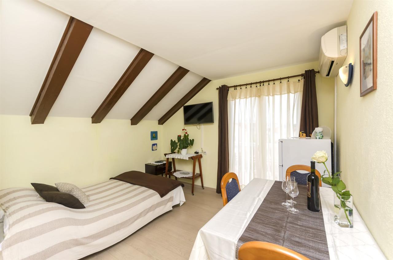 Apartments Toni Водице Екстериор снимка