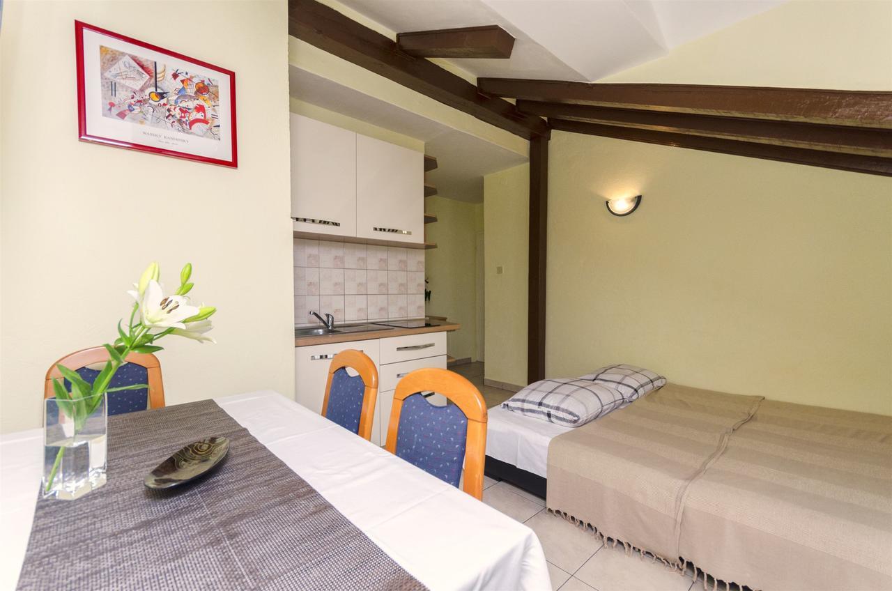 Apartments Toni Водице Екстериор снимка