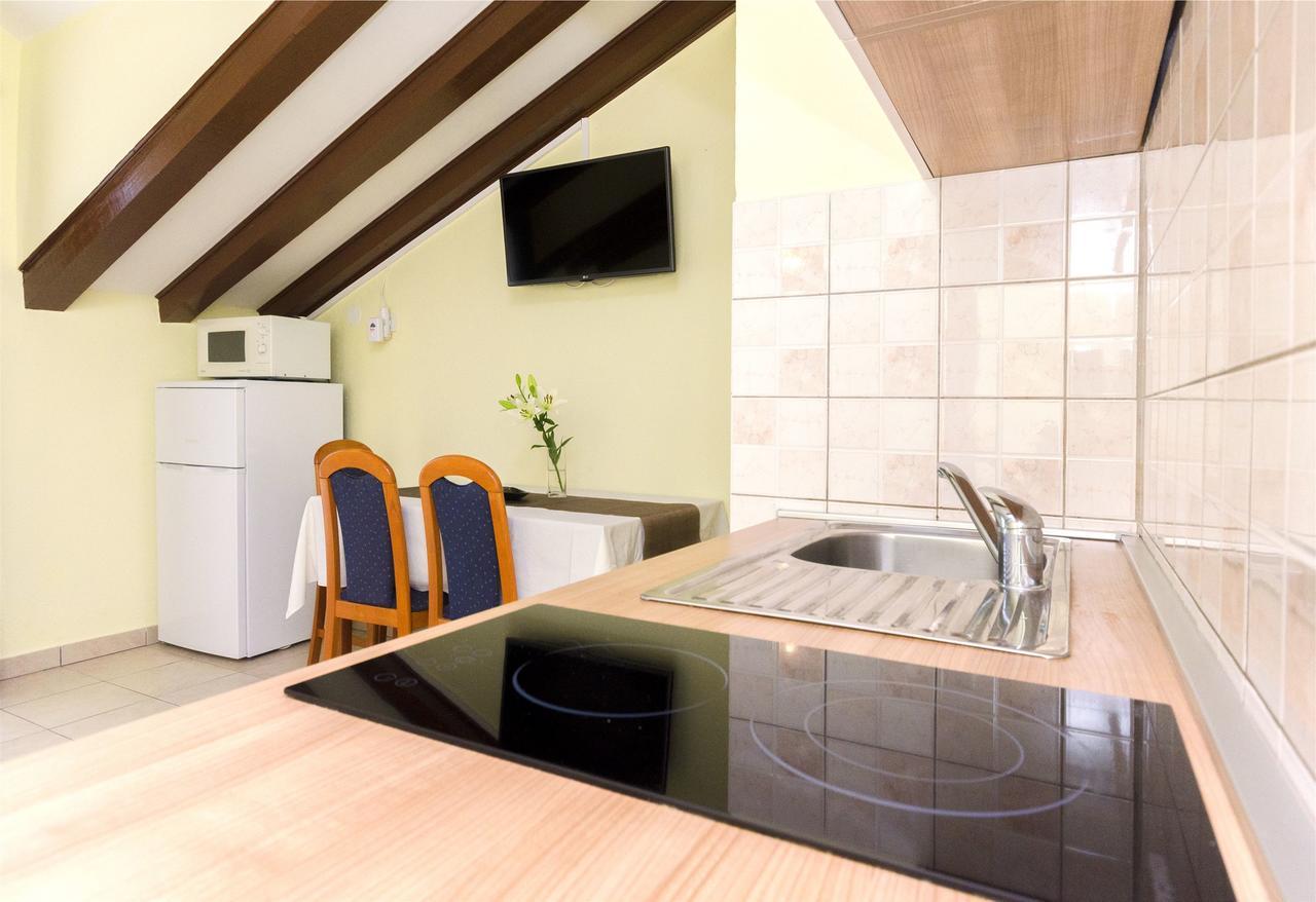 Apartments Toni Водице Екстериор снимка